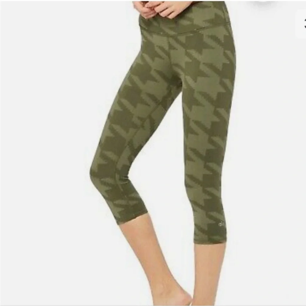 ALO Yoga Houndstooth Capri Leggings‎